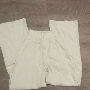 ABERCROMBIE & FITCH wide leg white pants ☁️